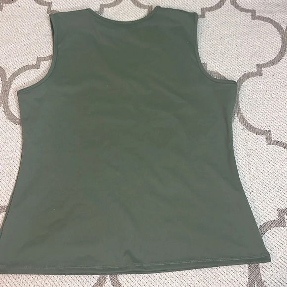 JOY collection clean boss Luxe Performance Ultra-Smooth Power v-neck Tank top - Picture 7 of 7